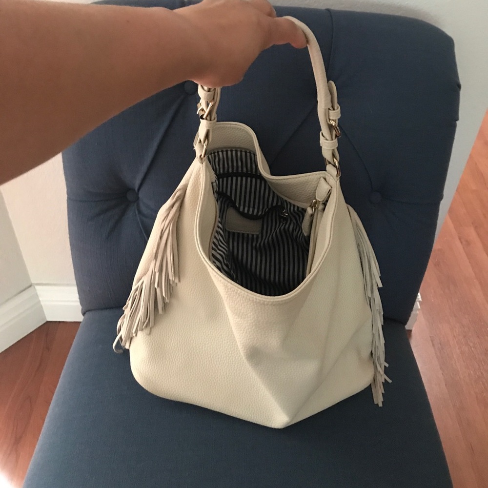 Beige fringed handbag