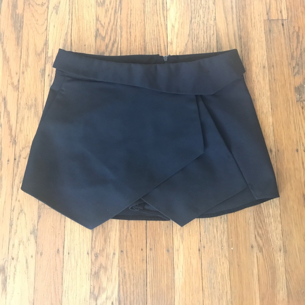Black Skort