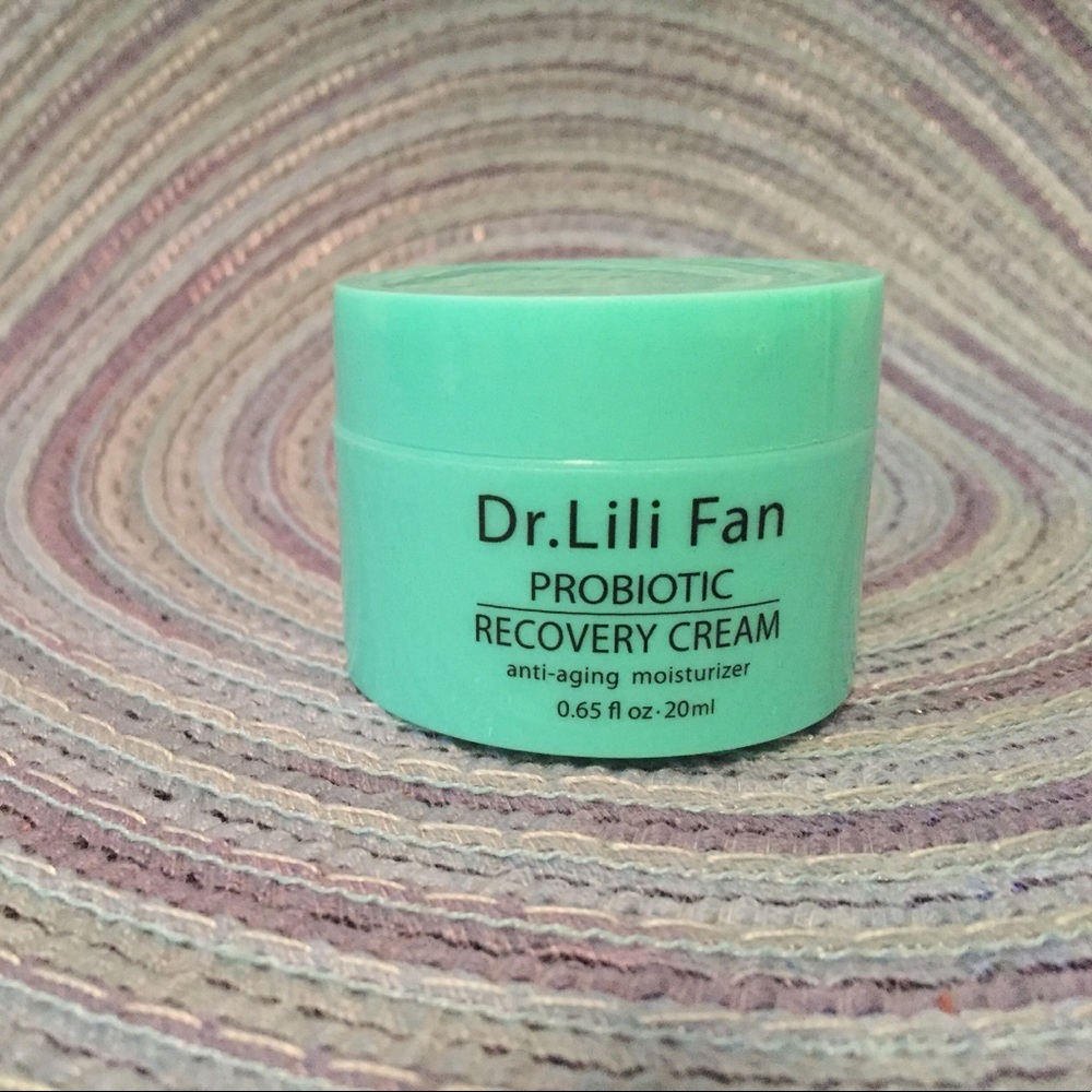 Ipsy, dr. Lili fan probiotic recovery cream