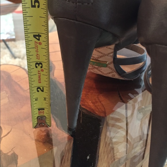 L.A.M.B strappy grey heels w/ blue flower. Sz 9 - Picture 8 of 8