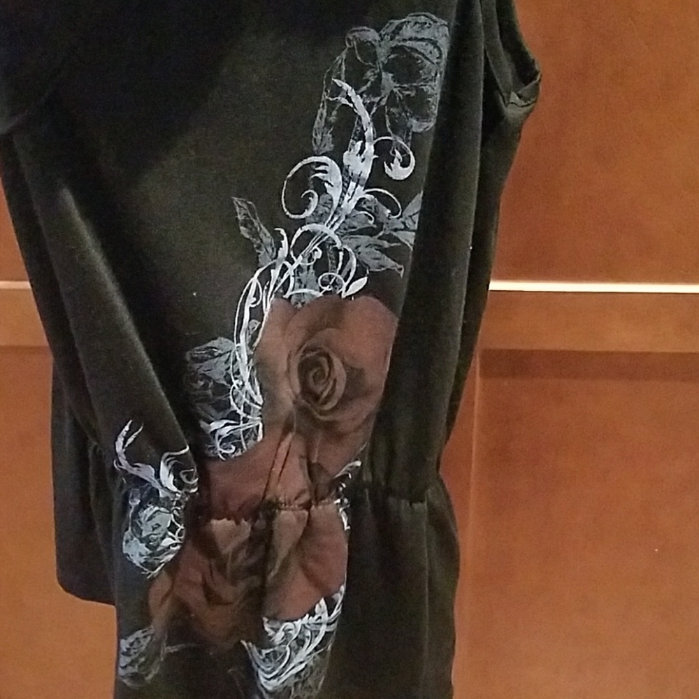 Pretty Ruffle & Roses Top - Picture 3 of 5