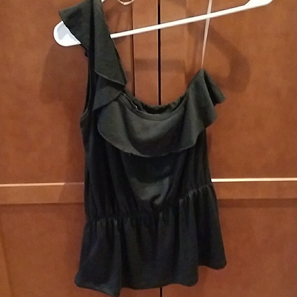 Pretty Ruffle & Roses Top - Picture 2 of 5