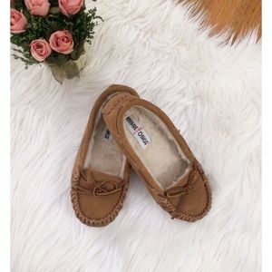 Classic Tan Minnetonka Moccasins ๐ Classic Tan Minnetonka Moccasins ๐