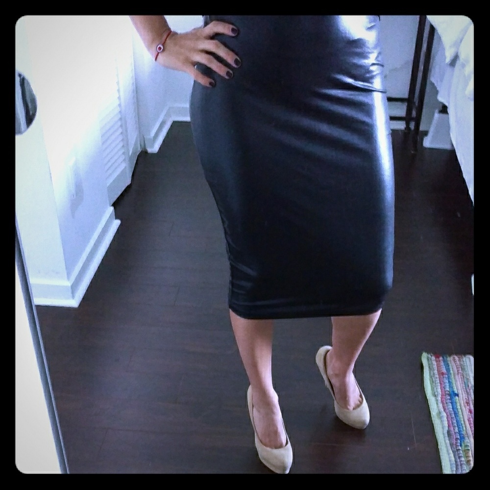 Black faux leather pencil skirt