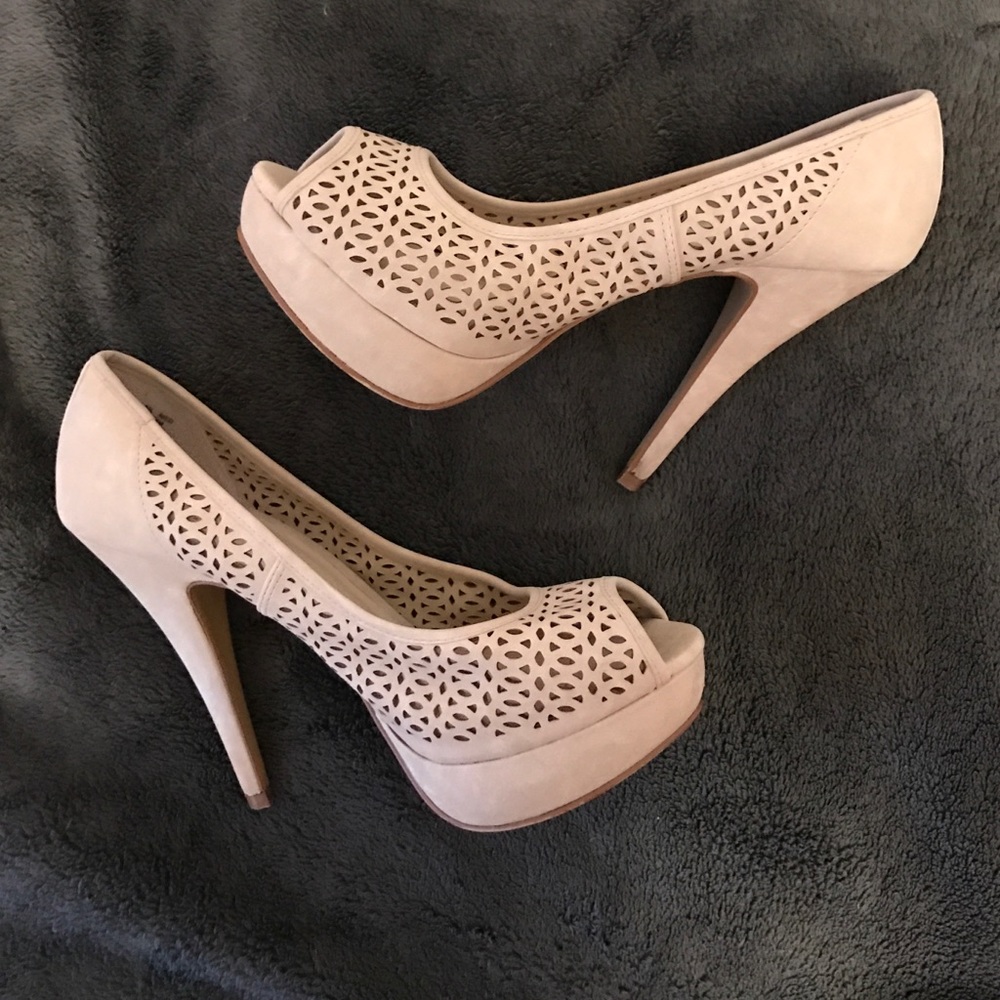 Nude Pumps