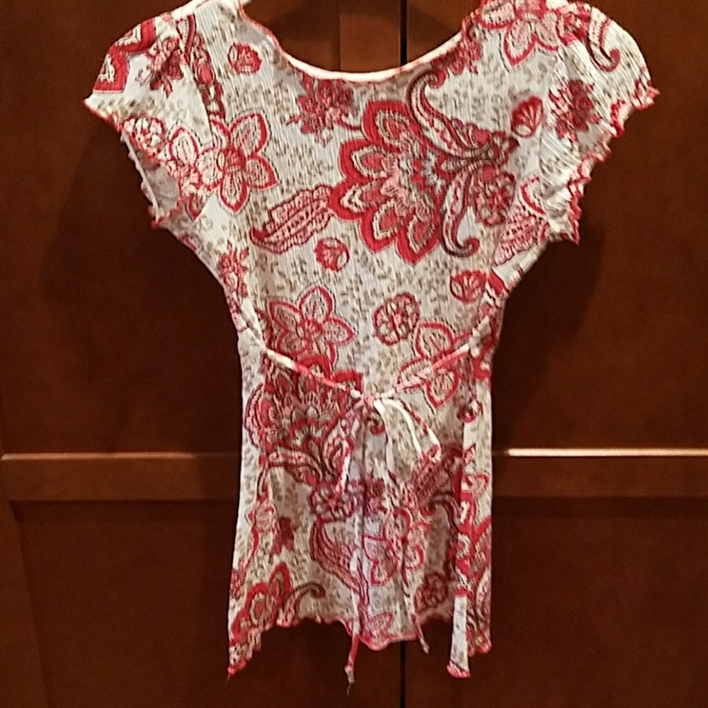 Cute Top! - Picture 2 of 4