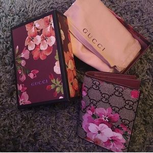 Brand new authentic Gucci Bloom Wallet Brand new authentic Gucci Bloom Wallet