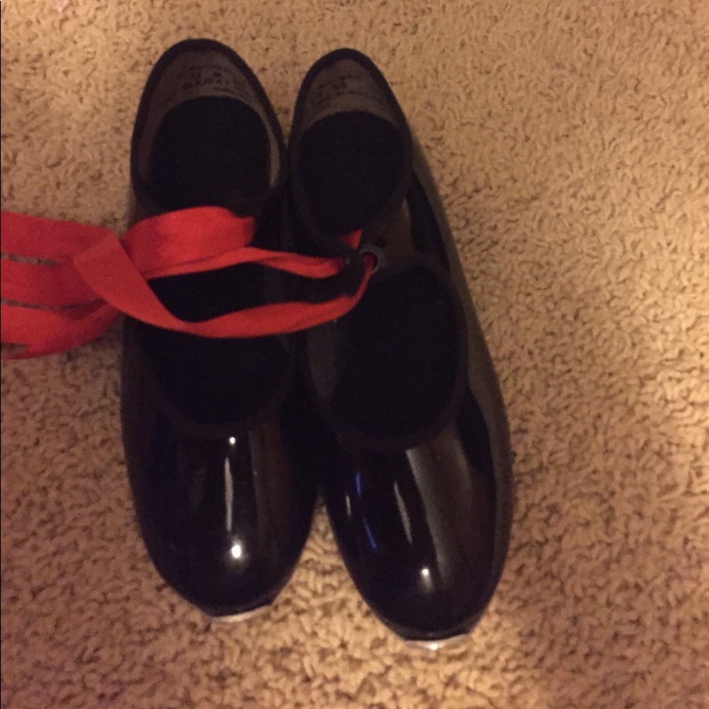 Girls black tap shoes