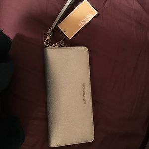 Michael kors silver travel continental leather