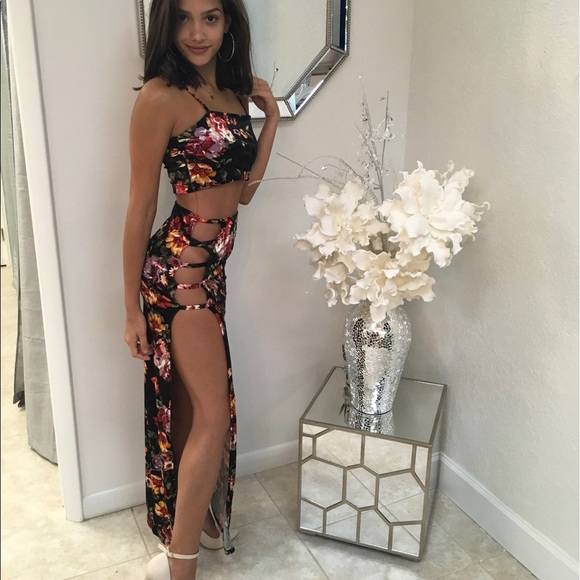 Fatima skirt set - Picture 2 of 3