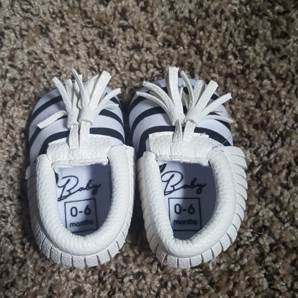Baby shoes - Picture 2 of 4