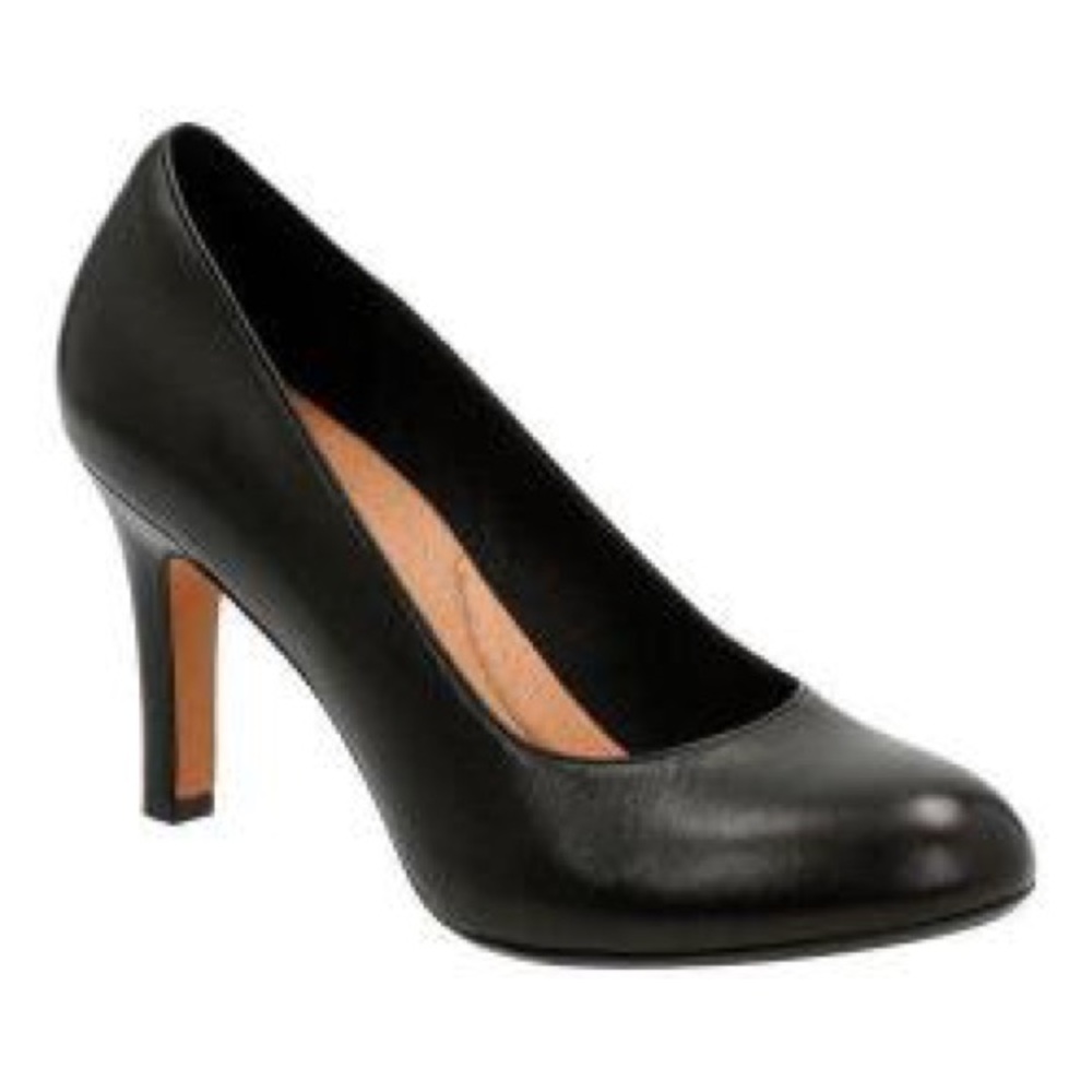 Black pumps by Clark