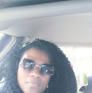 Meet your Posher, Leslie