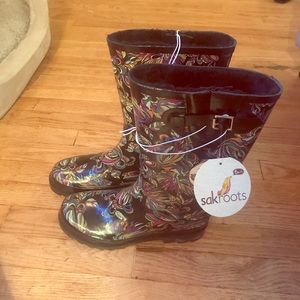 NWT sakroots boots!