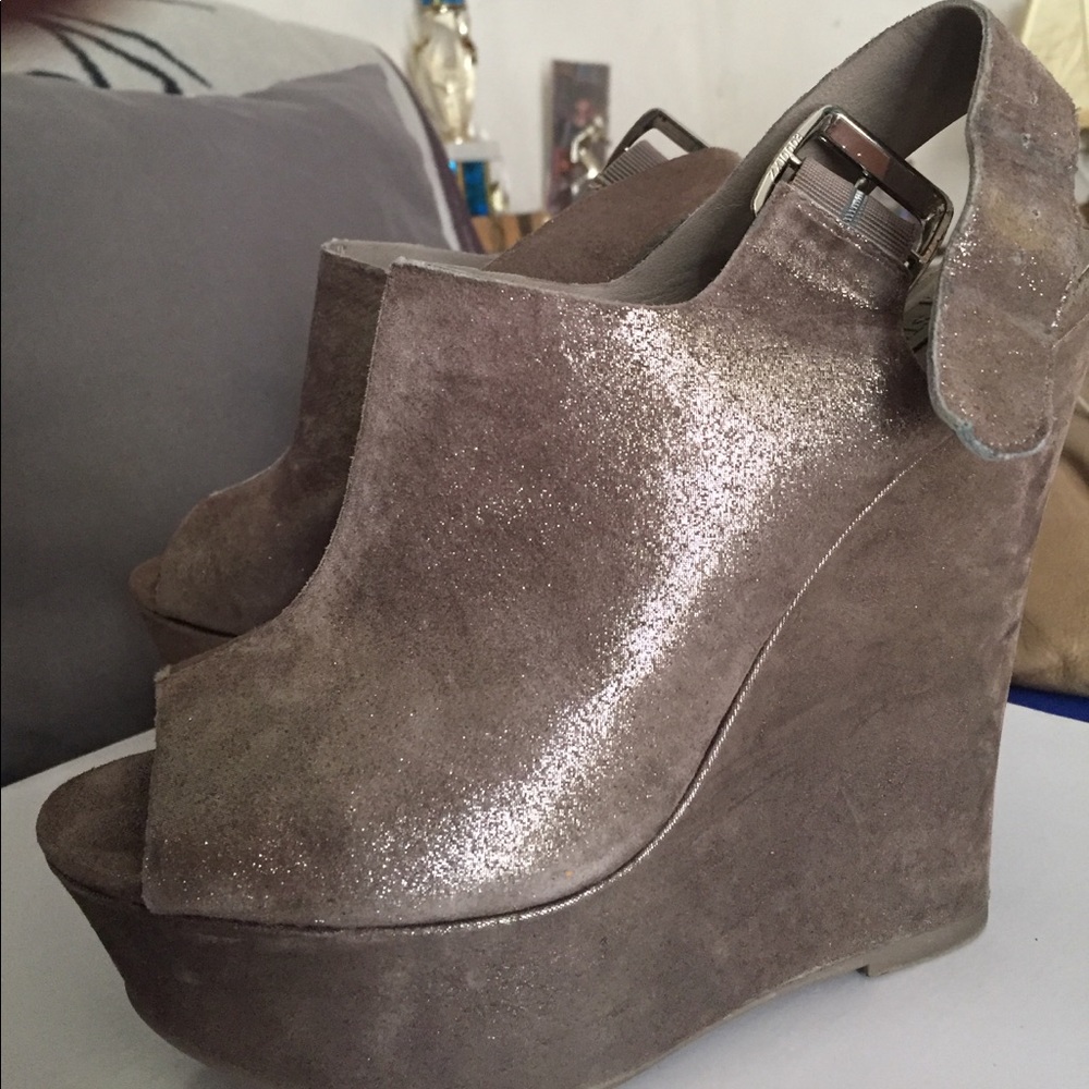 Steve Madden gold/silver beige wedges