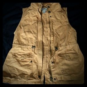 Daytrip mustard yellow vest