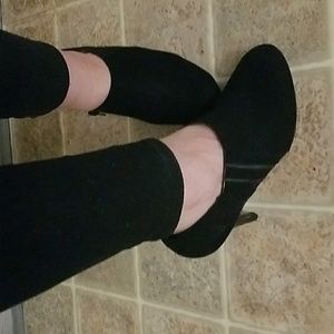 Black heel Booties