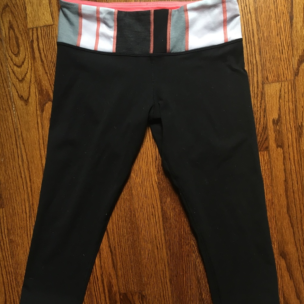 Lululemon wonder under crop leggings