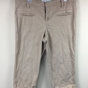 Tommy Hilfiger women's kaki capris. Preowned