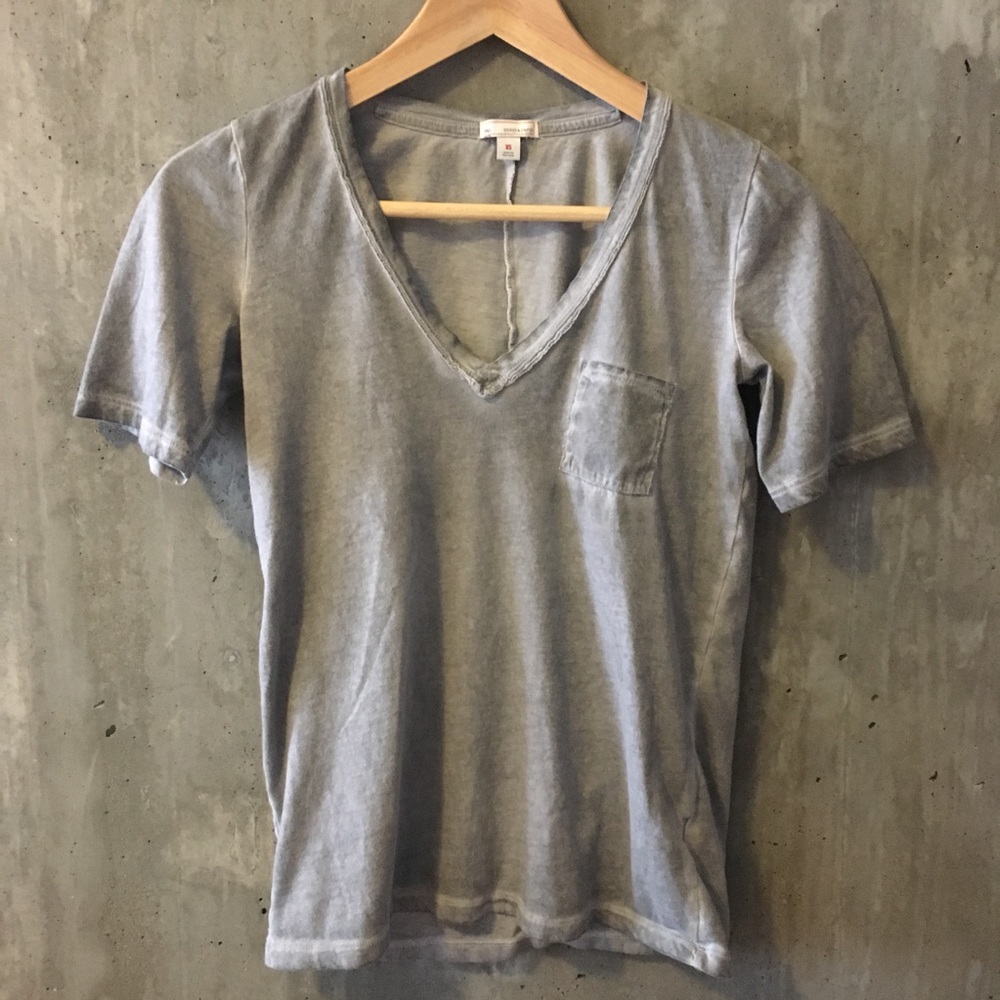 GAP • V neck tshirt