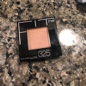 Maybelline fit me Pressed Powder in cream beige