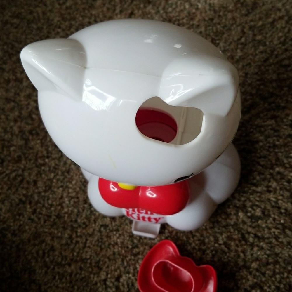 Hello Kitty Vending Machine - Picture 3 of 4