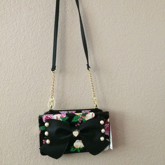 Betsey Johnson black floral crossbody pearl bow - Picture 3 of 6