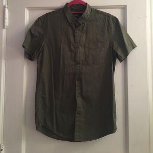 Olive green men's short sleeve button down