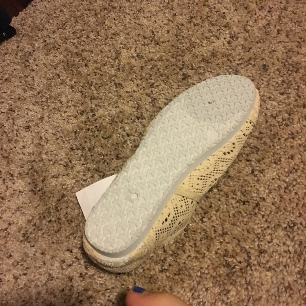 Cream lace shoes