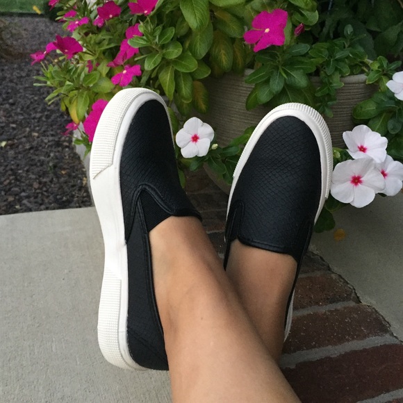 Mango Shoes - CRAZY SALE! 🔥 LIKE NEW MNG black slip-on sneakers