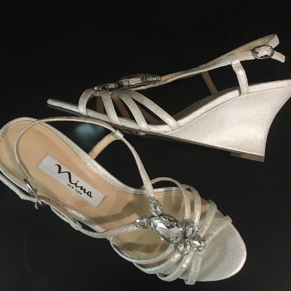 Size 5.5 Nina dressy wedges