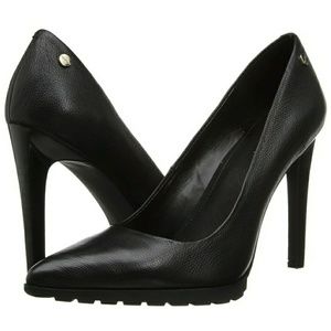 Calvin Klein black leather pump 9m Calvin Klein black leather pump 9m