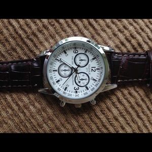 Watch with leather band never used