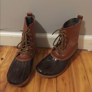 Duck boots