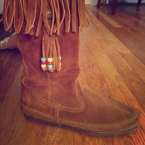 Minnetonka Beaded Moccasin Boots Size 8