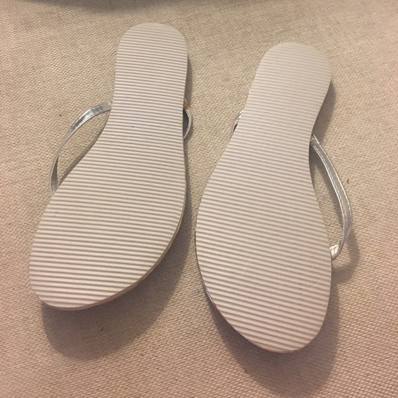 Rhinestone flip flop size small (5-6) - Picture 2 of 3