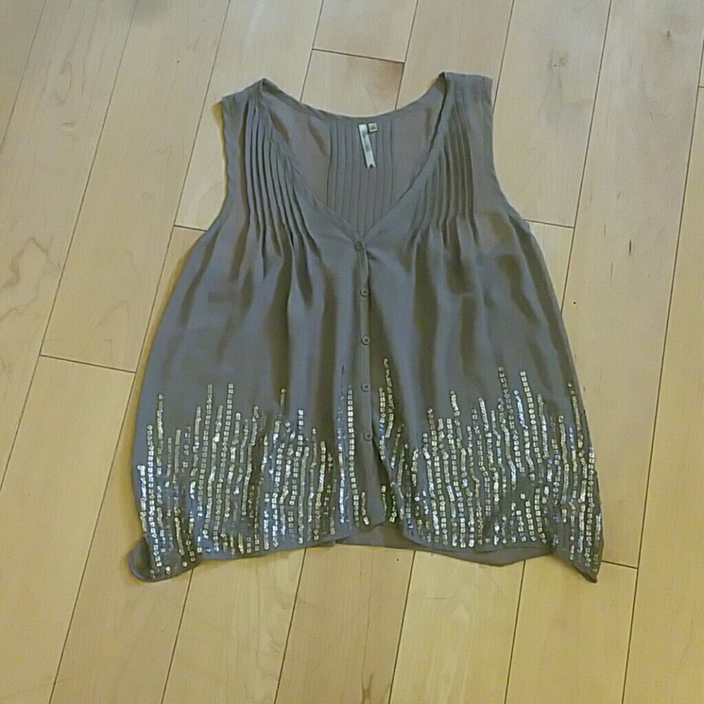 Gray tunic with silver sequins raining down