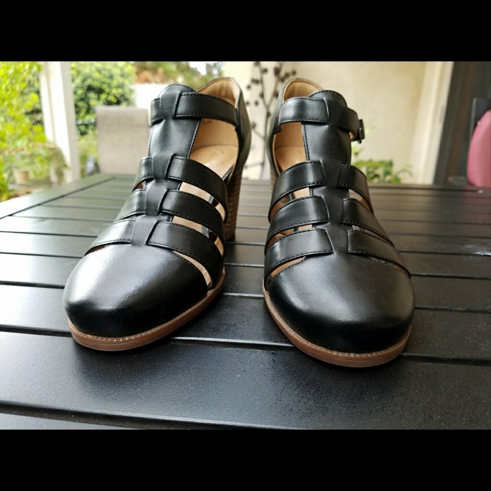 🍒🍷 Will return shortly Artisan Leather Heels - Picture 3 of 8