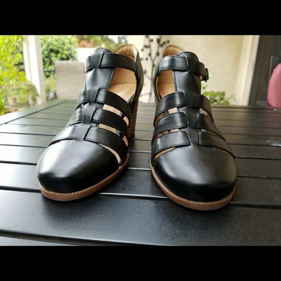 🍒🍷 Will return shortly Artisan Leather Heels - Picture 3 of 8