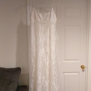 White satin finish and tulle layer dress White satin finish and tulle layer dress