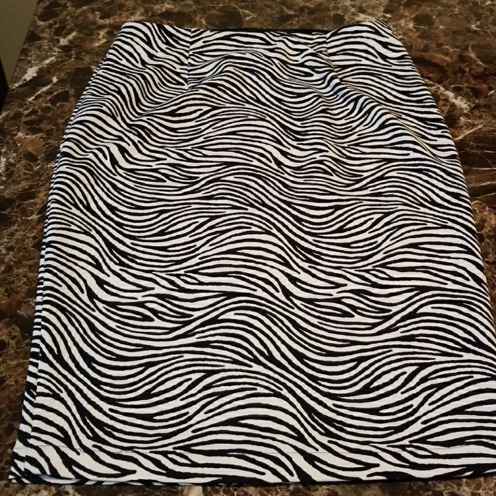 Skirt - Picture 2 of 3