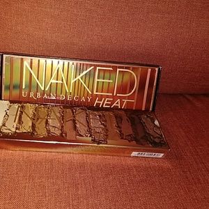 Urban Decay Heat eye shadow palette