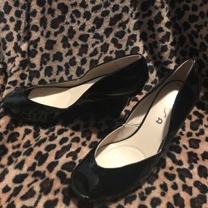Black peep-toe wedges ((Size 9.5))