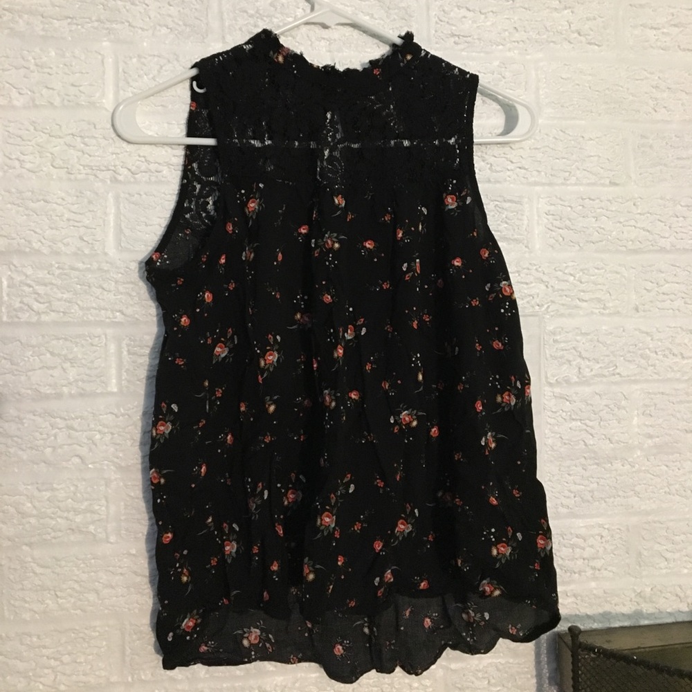 ⭐️Floral high neck lace tank top