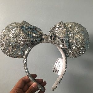 Disney Minnie Ears Headband Disney Minnie Ears Headband