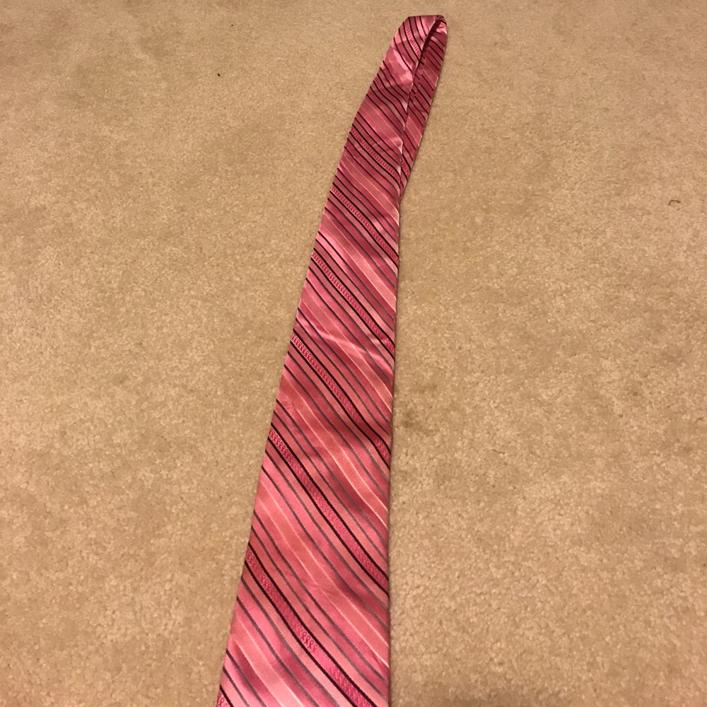 Breast cancer tie