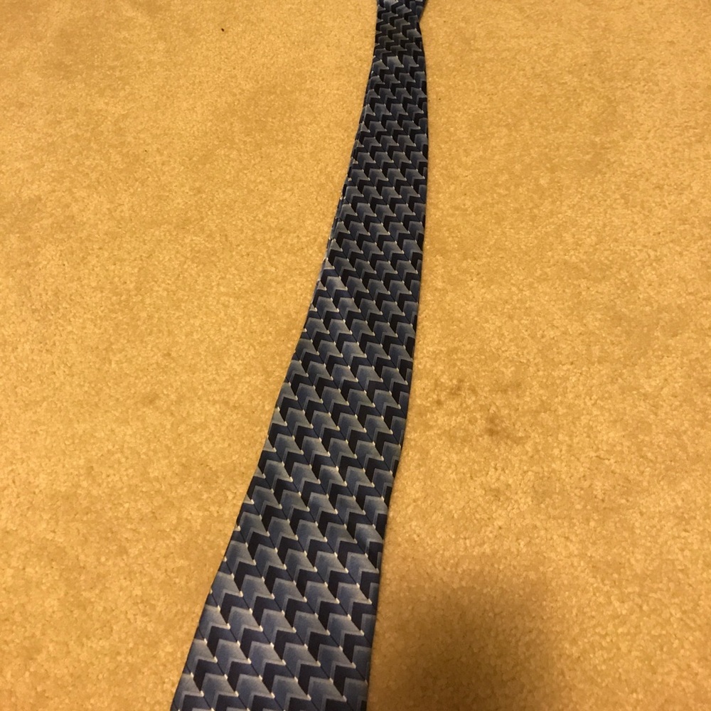 Blue men’s arrow tie