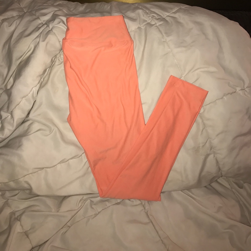 BNWT OS Solid Peach LLR Leggings