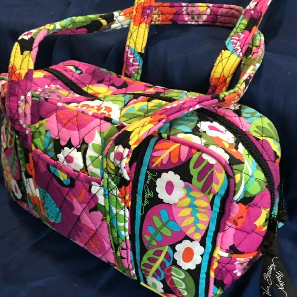 Vera Bradley like new duffle bag