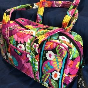 Vera Bradley like new duffle bag